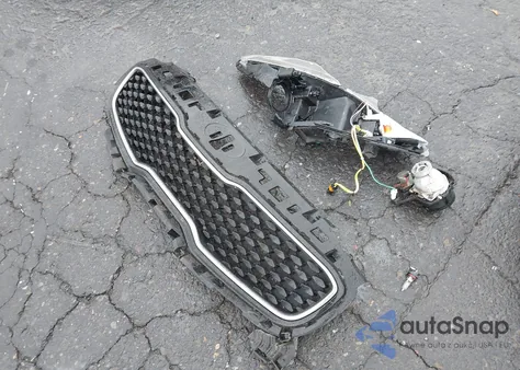 2018 Kia Sportage Lx z USA, uszkodzony, nr VIN KNDPMCAC7J7427648